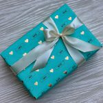 بسته بندی ساده ( کادوپیچ + روبان)